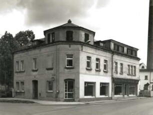 Großröhrsdorf, Pulsnitzer Straße 2. Wohnhaus mit Laden (19. Jh.)