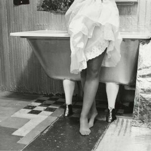 Rachel Mellinger in Ruth Landshoff-Yorcks Wohnung (Mademoiselle)