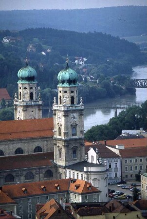 Blick auf Passau mit den Türmen des Domes