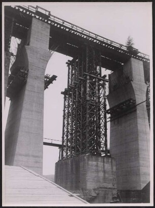 Baustelle einer Eisenbahnbrücke