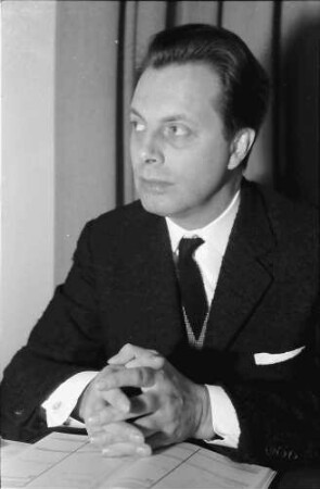 Theater: Intendant; Hans-Reinhard Müller