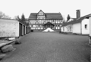 Ehem. Mühle (Mühlengebäude); Lohfelden, Mühlweg 5
