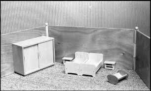 Freiburg: Holzspielzeug, Puppenstube, Schlafzimmer