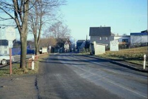 Ortseingang aus Neuhaus kommend mit Buswartehalle