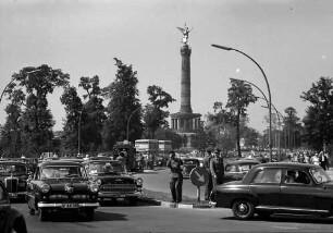 Berlin: Anfahrt zu Interbau; Hintergrund Siegessäule