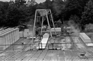 Kalksandsteinwerk Stellau: Kalksandsteine werden mit einem Kran auf einen Lastwagen geladen