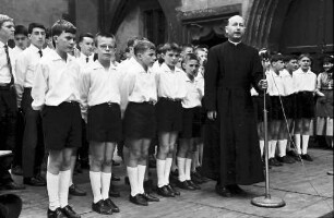 Colmar (Frankreich): Eröffnung "Die grüne Straße"; Les petit chanteurs à la croix de Lorraine
