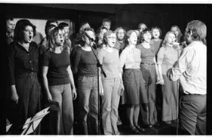 Kleinbildnegativ: Hans-Beimler-Chor, 1975