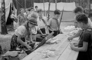 Pionierrepublik "Ernst Thälmann" in Wuhlheide : Pioniere im Zeltlager