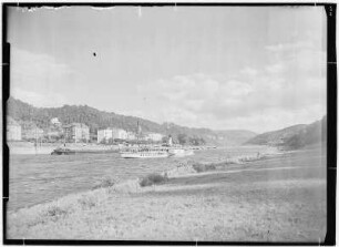 Bad Schandau mit Schiff