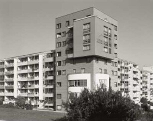 Wohnhäuser mit Büro der Wohnbau Nordwest Dresden (Nr. 10 b)