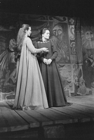 Reportage aus der Inszenierung "König Lear" von W. Sakespeare, Regie W. Langhoff, mit W. A. Kleinau als Lear u.a., Deutsches Theater Berlin, 1957