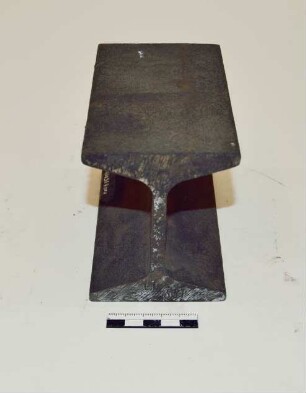 Kappschuh für Eisen auf Holz mit zwei Ausbauprofilen