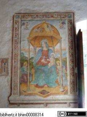 Thronende Madonna, flankiert von adorierenden Engeln