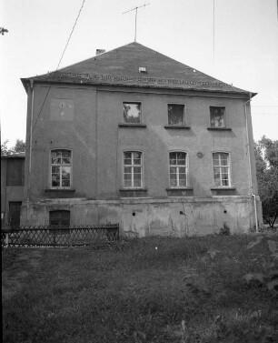 Triebel-Sachsgrün, Dorfstraße 1. Rittergut. Herrenhaus (1857; 1936/1938 Umbau). Seitenansicht