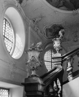 Ochsenhausen. Ehemalige Benediktiner-Reichsabtei. Südwestflügel. Treppenhaus (ab 1615 und nach 1730)