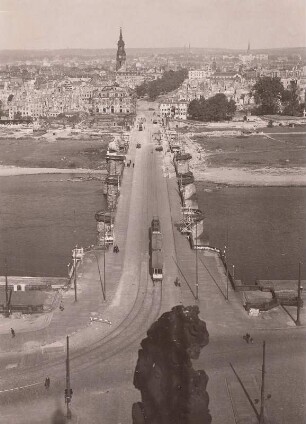 Blick über die Augustusbrücke : Dresden. Blick vom Georgentor über die Augustusbrücke zur Neustadt