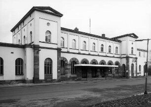 Bahnhof Empfangsgebäude; Eschwege, Am Bahnhof 2, Am Bahnhof 2a