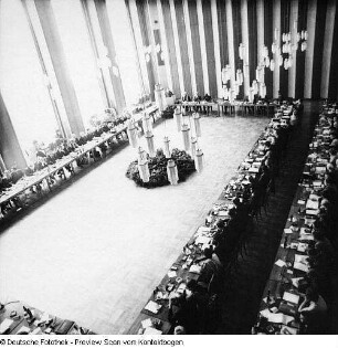 Internationale Kommunalpolitiker: Vorbereitungskommision? für das 9. Kolloquium (1972.03); Uno Vereinigung im Rathaus (1972.03.20); Schwedische Kommunalpolitiker mit Böhme (1972.07); Wrozlawer Stadtverordnete (1972.12); Ostrawa (1973.05); Präsident der französischen Abgeordneten (1974.01)