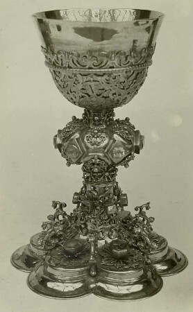 Vergoldeter Kelch aus der Kirche zu Annaberg. 1661 mit Monogramm