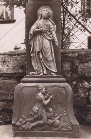 Oberdorf. Kruzifix, Unterteil mit Madonna und St. Wendelinus; Detail zu lfd. Nr. 156