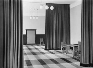 Hilversum, Laan. Noorder-Friedhof. Hauptgebäude (1927-1930; W. M. Dudok). Wartezimmer