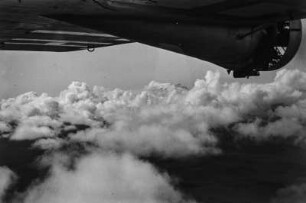 Wolken : Wolken umhüllen dern Kilimandscharo.