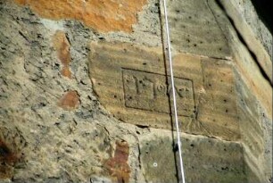 Detail Annenkirche: Stein an der Südostecke mit Jahreszahl