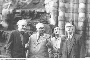 Dresden, Zwinger. Architekt Professor Arthur Frenzel, Architekt Max Zimmermann, Bildhauer Albert Braun und Fritz Sittner, 1957