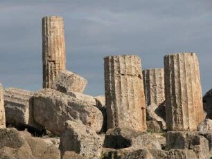 Historisches Trümmerfeld beim Hera-Tempel, erbaut 465-450 v. Chr., in Selinunt