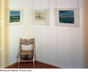Raumaufnahme (Obergeschoß) mit Zeichnungen und Aquarellen von R. Dreher, entstanden auf Reisen nach Italien, Südfrankreich und Dänemark (1908-1913)