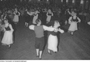 Volkskunst-Laden, Auftritt des Sächsischen Bergsteigerchor "Kurt Schlosser" Dresden, September-Dezember 1956