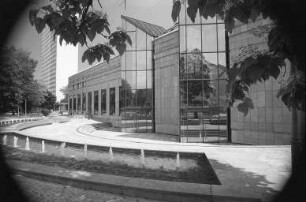 Umbau der Stadthalle zu einem Kongresszentrum nach Plänen des Architekten Hermann Rotermund