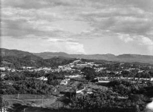 Goiás : Die Stadt Goiás mit der Sandstein Serra im Hintergrund.