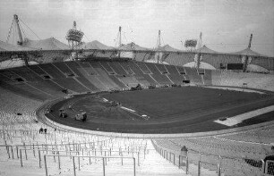 München: Olympiastadion mit Dachkonstruktion