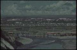 Kaukasus-Landschaft mit Fluss