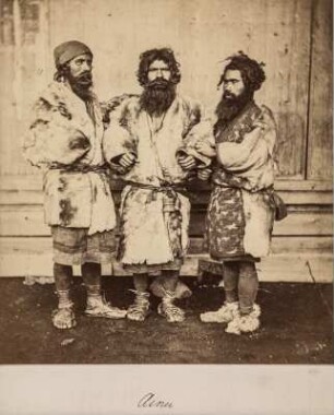 Drei Männer der Ainu