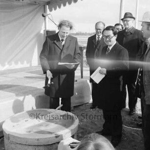 Minolta Europe GmbH: "Europa-Center": Kamera-Hersteller: Gewerbegebiet Nord: Kurt-Fischer-Straße: Grundsteinlegung: durch Direktor von Minolta Europe Akio Miyabayashi, Minister für Soziales Karl Eduard Claussen: im Beisein von Hauptgeschäftsführer der Industrie- und Handelskammer Jürgen Prathje, Staatssekretär im Wirtschaftsministerium Hans Nebel