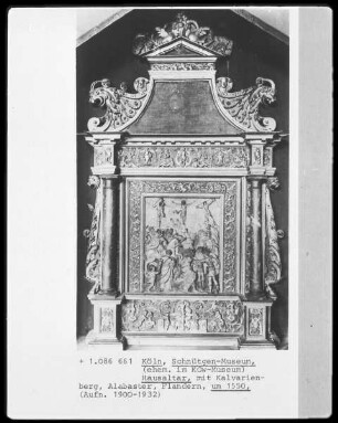 Hausaltar mit Kalvarienberg