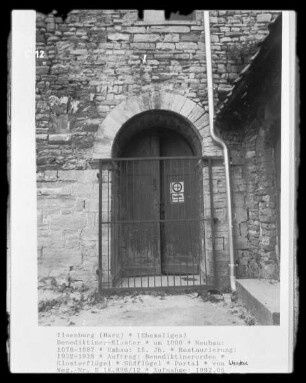 Benediktinerkloster Sankt Peter und Paul — Ostflügel — Portal