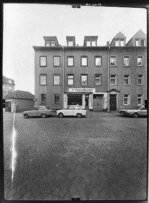 Meißen-Altstadt, Leipziger Straße 42/44. Wohnhäuser mit Laden. Straßenfront (Teilansicht)