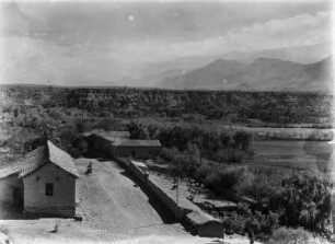 Gehöft : Ein Gehöft im Becken von Tarija