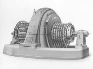 Drehstrom-Gleichstrom-Einankerumformer: 1800 kW, 2x130 Volt, 7000 Amp., 428 Umdrehungen pro Minute, mit drehstromseitigem Anlauf (Bergmann, Berlin) : Technikgeschichte | Elektrotechnik | Umwandlung und Fortleitung elektrischer Energien | Umformer und Gleichrichter