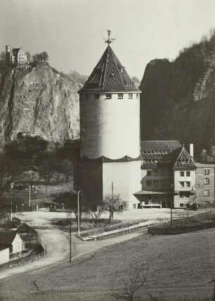 Silo der Braun'schen Mühle, ehemalige Garnisonsmühle, mit Heidenschanze und Dölzschener Höhe mit der Begerburg