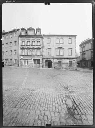 Zittau, August-Bebel-Platz (Neustadt) 4/2. Wohnhäuser (2. H. 18. Jh., E. 19. Jh./bez. 1721). Straßenfront