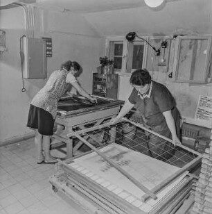 Repros Siebdruck : Aufnahmen aus einer Druckerei in Bautzen?