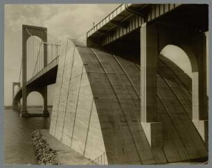 New York, Bronx-Whitestone Bridge über den East River