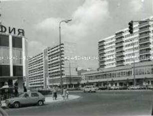 Leipziger Straße mit Restaurant Sofia in Berlin (Ost)