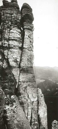 Sächsische Schweiz, Rathener Gebiet. Vorderer Gansfels. Seilschaft Alfred Loos in der Südwand (Südwestwand, VIIa)