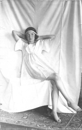 Marianne Schmiedel (geb. Heinrich) bei einer Theateraufführung